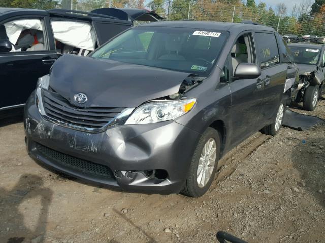 5TDJK3DC9FS103766 - 2015 TOYOTA SIENNA LE GRAY photo 2