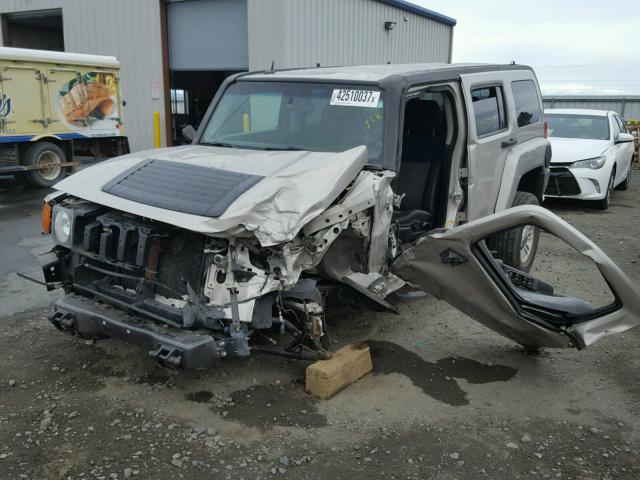 5GTDN136X68188327 - 2006 HUMMER H3 SILVER photo 2