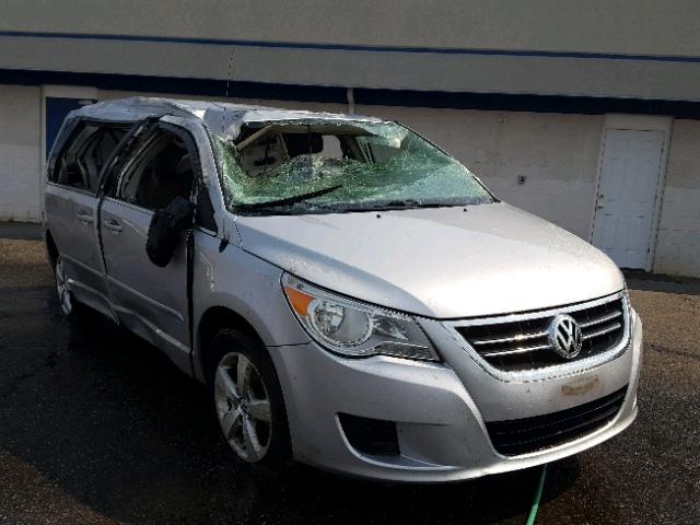 2V4RW3D10AR333127 - 2010 VOLKSWAGEN ROUTAN SE SILVER photo 1