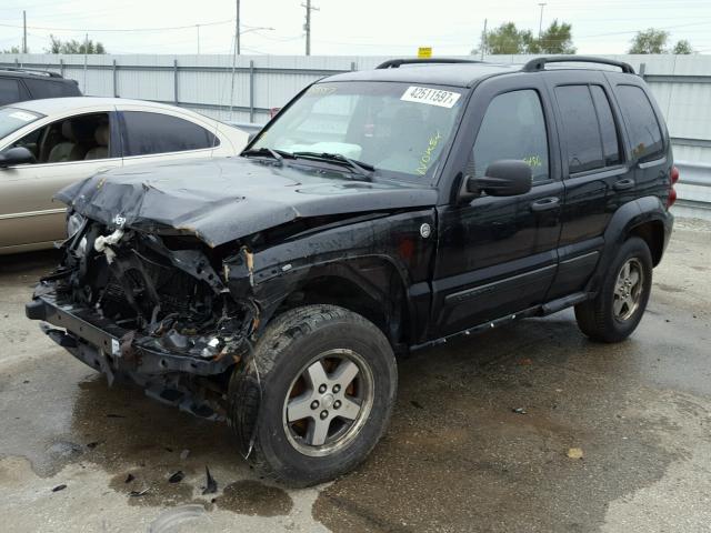 1J4GL38K05W684656 - 2005 JEEP LIBERTY RE BEIGE photo 2