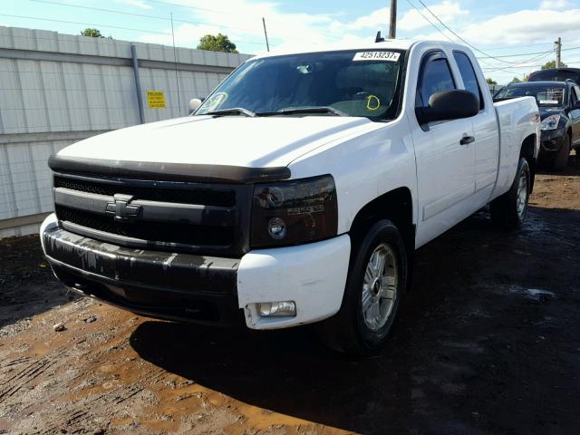 2GCEK19J681330369 - 2008 CHEVROLET SILVERADO WHITE photo 2