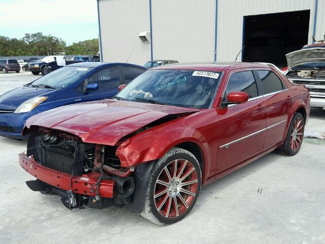 2C3LA63H38H217245 - 2008 CHRYSLER 300C RED photo 2