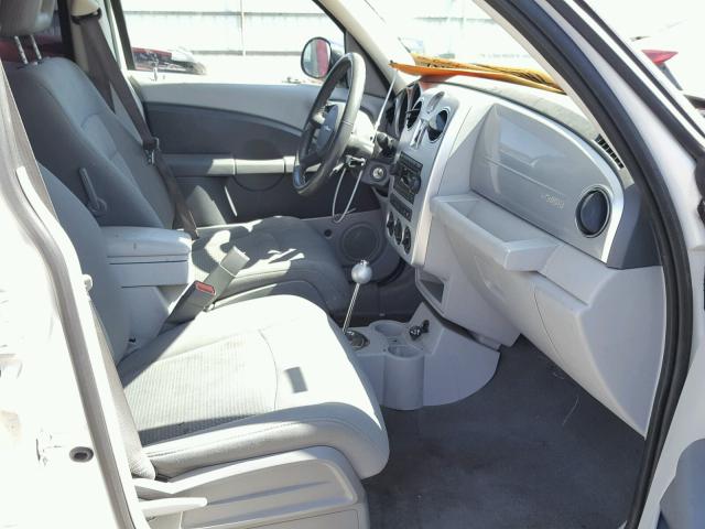 3A4GY5F94AT132445 - 2010 CHRYSLER PT CRUISER WHITE photo 5