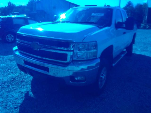 1GC2KXCG4DZ395340 - 2013 CHEVROLET SILVERADO WHITE photo 2