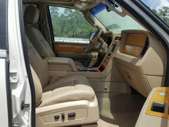 5LMFL27528LJ09707 - 2008 LINCOLN NAVIGATOR WHITE photo 5