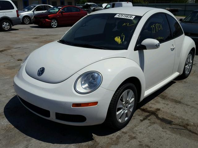 3VWPW31C89M518677 - 2009 VOLKSWAGEN NEW BEETLE 白色 照片 2