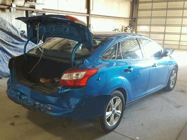 1FADP3F24EL427703 - 2014 FORD FOCUS BLUE photo 4