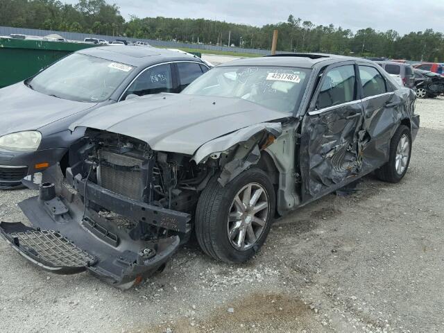 2C3KA33G58H115804 - 2008 CHRYSLER 300 LIMITE GRAY photo 2