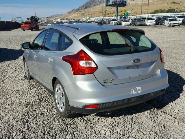 1FAHP3K2XCL189456 - 2012 FORD FOCUS SILVER photo 3