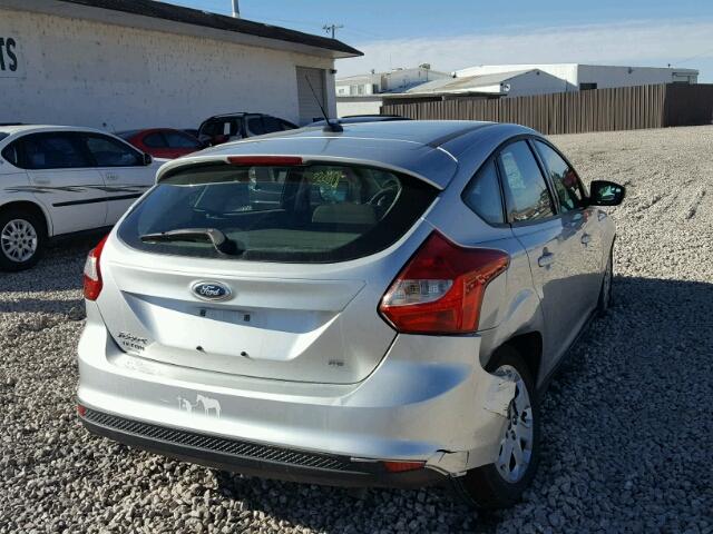 1FAHP3K2XCL189456 - 2012 FORD FOCUS SILVER photo 4