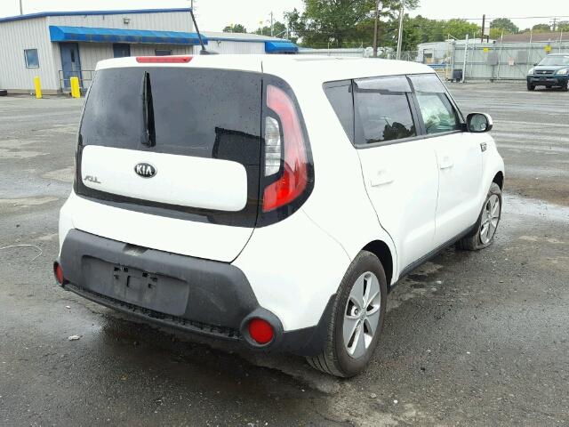 KNDJN2A24G7258203 - 2016 KIA SOUL WHITE photo 4