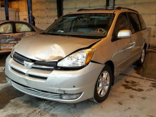 5TDZA22C54S019279 - 2004 TOYOTA SIENNA XLE SILVER photo 2