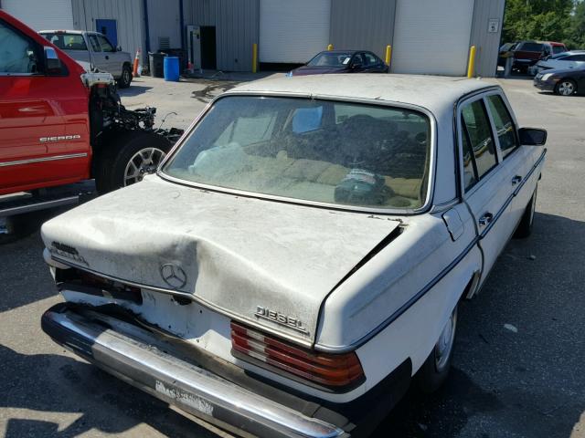 WDBAB23A9DB370600 - 1983 MERCEDES-BENZ 240 D WHITE photo 4