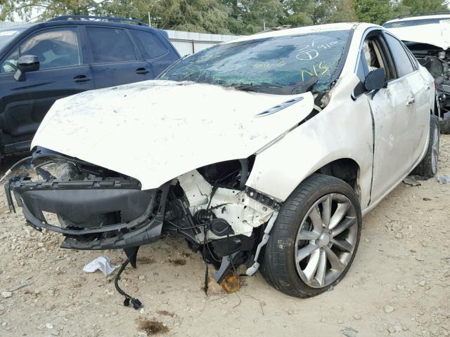 1G4PR5SK1D4136499 - 2013 BUICK VERANO CON WHITE photo 2