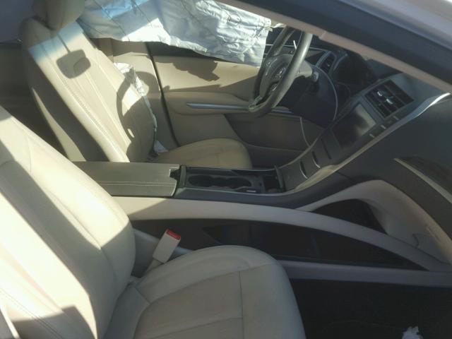 3LN6L2LU1GR612936 - 2016 LINCOLN MKZ Սպիտակ լուսանկար 5