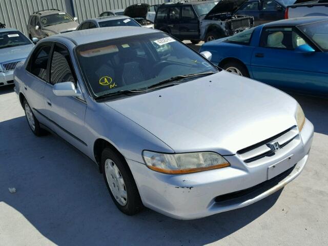 1HGCG5640WA022634 - 1998 HONDA ACCORD LX SILVER photo 1