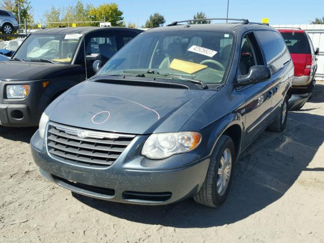 2A4GP54L17R231883 - 2007 CHRYSLER TOWN & COU GREEN photo 2