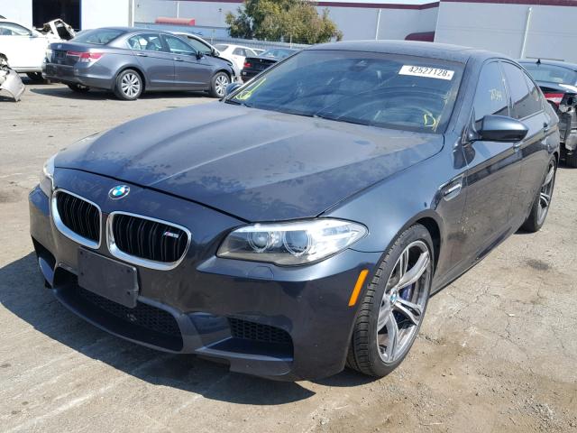 WBSFV9C5XED593737 - 2014 BMW M5 GRAY photo 2