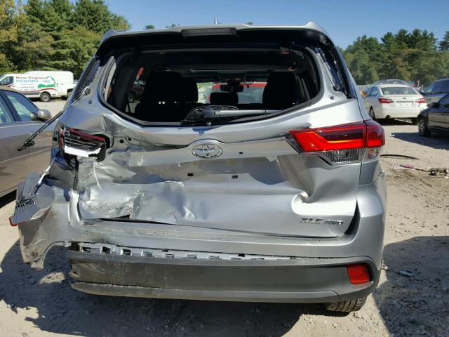 5TDJZRFH1HS461731 - 2017 TOYOTA HIGHLANDER SILVER photo 9