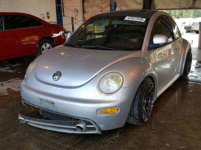 3VWCD21C2YM456397 - 2000 VOLKSWAGEN NEW BEETLE ვერცხლისფერი ფოტო 2