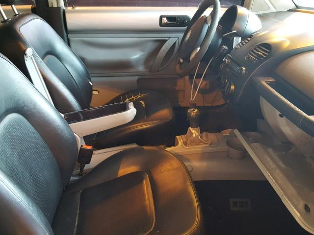 3VWCD21C2YM456397 - 2000 VOLKSWAGEN NEW BEETLE ვერცხლისფერი ფოტო 5