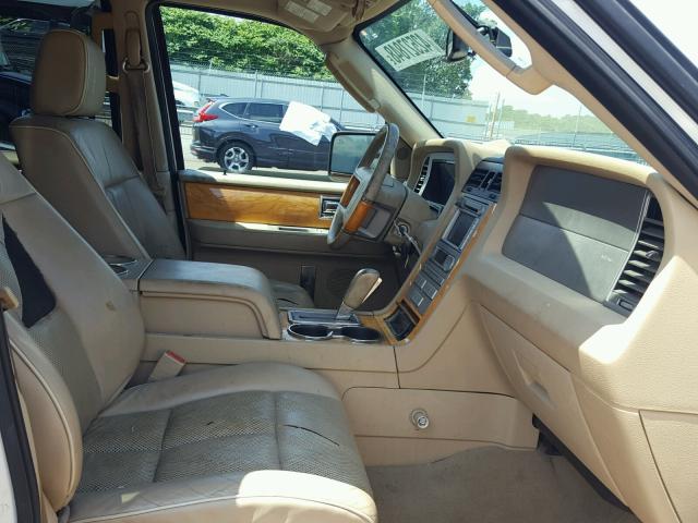 5LMFU285X7LJ16527 - 2007 LINCOLN NAVIGATOR 白色 照片 5