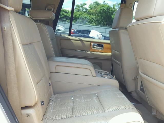5LMFU285X7LJ16527 - 2007 LINCOLN NAVIGATOR 白色 照片 6