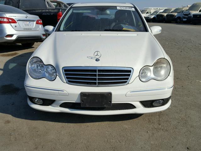 WDBRF52H67F896705 - 2007 MERCEDES-BENZ C 230 WHITE photo 9