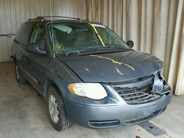 2C4GP54L05R393314 - 2005 CHRYSLER TOWN & COU GREEN photo 1