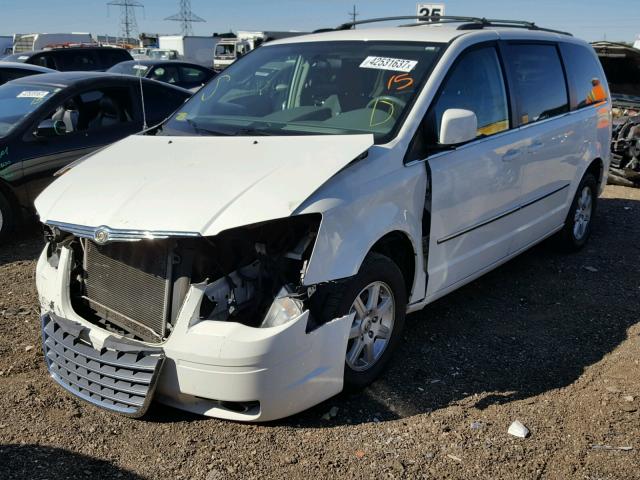 2A4RR5D13AR310092 - 2010 CHRYSLER TOWN & COU WHITE photo 2