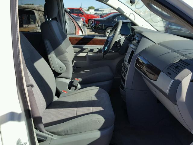 2A4RR5D13AR310092 - 2010 CHRYSLER TOWN & COU 白色 照片 5