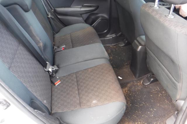 JHMGK5H53GX014710 - 2016 HONDA FIT فضي صورة 6
