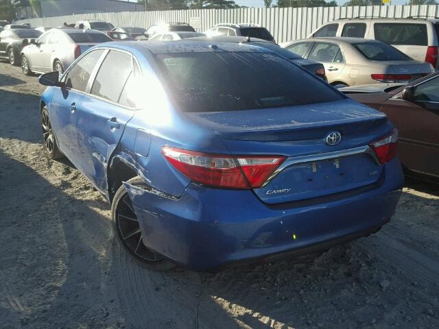 4T1BF1FK1HU617753 - 2017 TOYOTA CAMRY BLUE photo 3