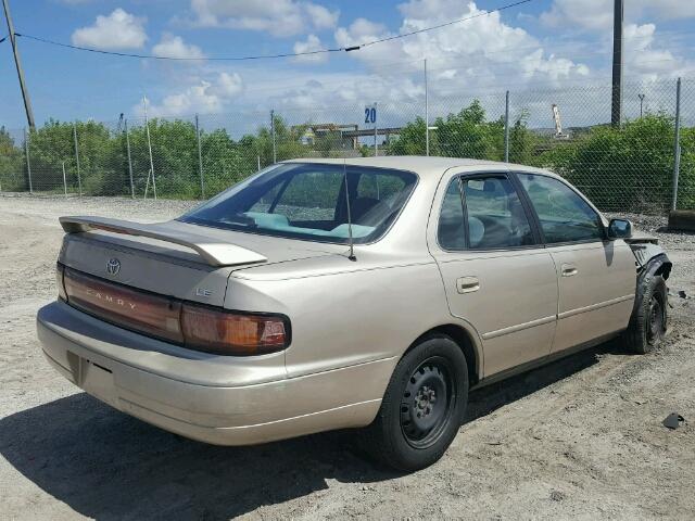 4T1SK12E2NU030582 - 1992 TOYOTA CAMRY LE ოქროსფერი ფოტო 4