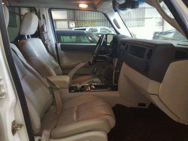 1J8HG58236C359537 - 2006 JEEP COMMANDER WHITE photo 5