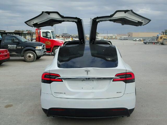 5YJXCBE23GF014627 - 2016 TESLA MODEL X WHITE photo 10