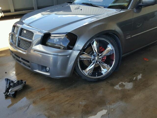 2D8GV58245H514621 - 2005 DODGE MAGNUM R/T GRAY photo 9