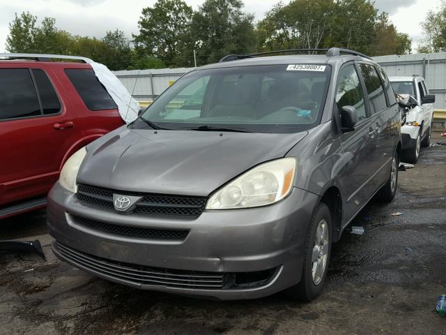 5TDZA23CX4S019356 - 2004 TOYOTA SIENNA GRAY photo 2