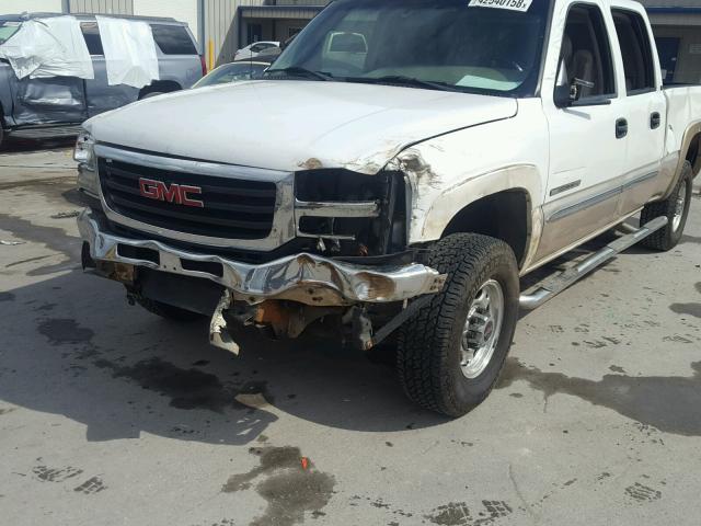 1GTHC23U85F804815 - 2005 GMC SIERRA C25 WHITE photo 9