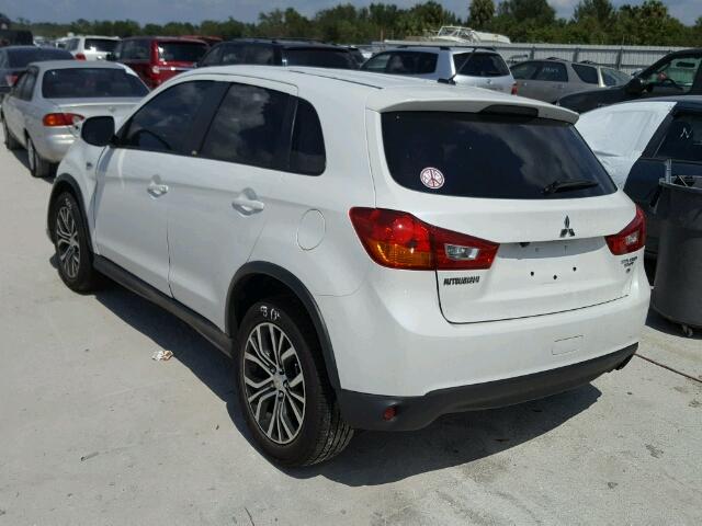 JA4AP3AW8GZ050939 - 2016 MITSUBISHI OUTLANDER WHITE photo 3