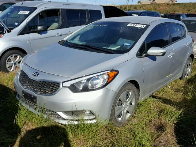 KNAFK5A80G5643447 - 2016 KIA FORTE LX SILVER photo 2