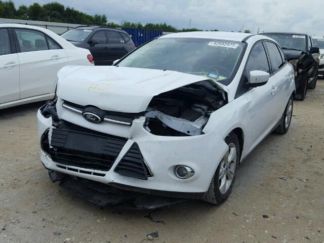 1FAHP3F2XCL200322 - 2012 FORD FOCUS WHITE photo 2