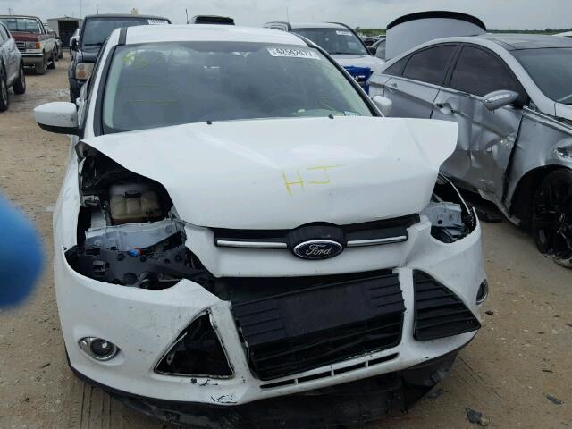 1FAHP3F2XCL200322 - 2012 FORD FOCUS WHITE photo 9