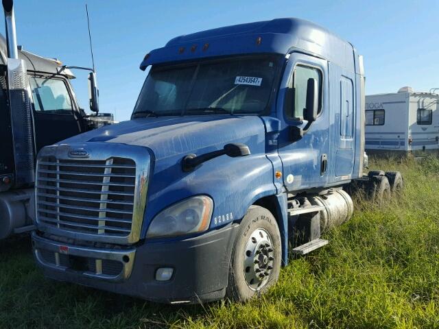 3AKJGLDVXGSGW4581 - 2016 FREIGHTLINER CASCADIA 1 BLUE photo 2