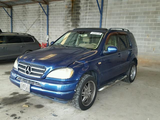 4JGAB54E41A242119 - 2001 MERCEDES-BENZ ML 320 BLUE photo 2