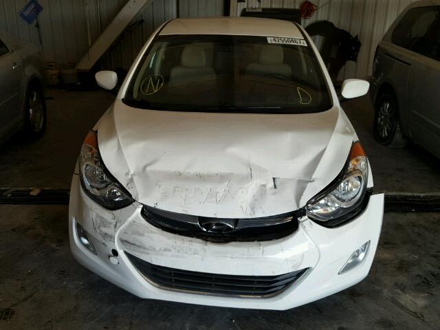 5NPDH4AE5DH420910 - 2013 HYUNDAI ELANTRA WHITE photo 9