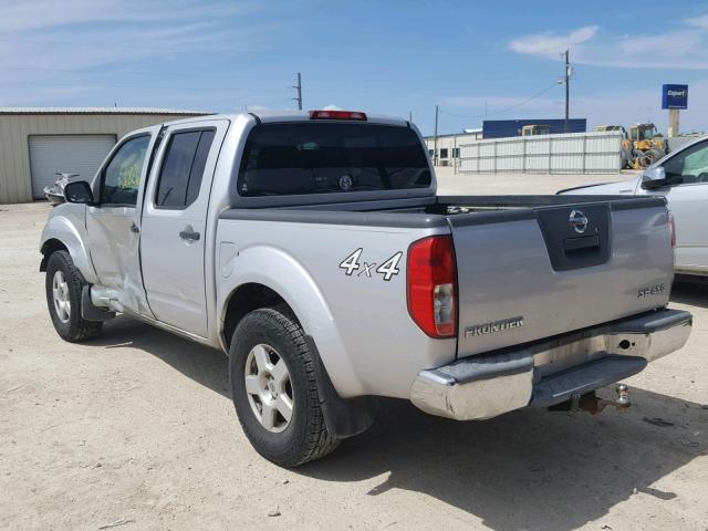 1N6AD07W46C462682 - 2006 NISSAN FRONTIER C SILVER photo 3