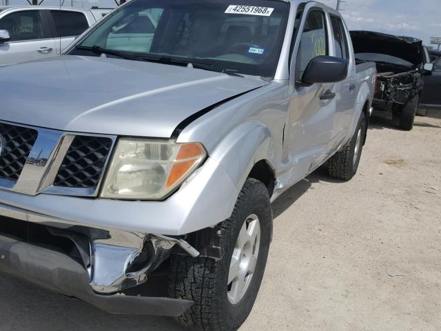 1N6AD07W46C462682 - 2006 NISSAN FRONTIER C SILVER photo 9