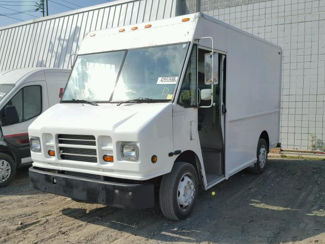 4UZAANCP65CU47263 - 2005 FREIGHTLINER CHASSIS M WHITE photo 2