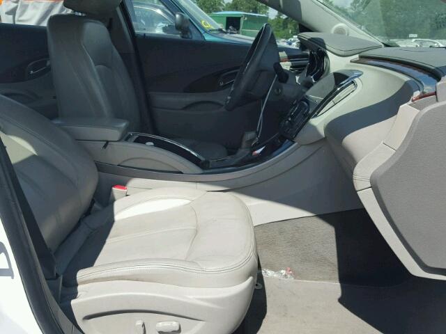 1G4GC5EG0AF128998 - 2010 BUICK LACROSSE C WHITE photo 5